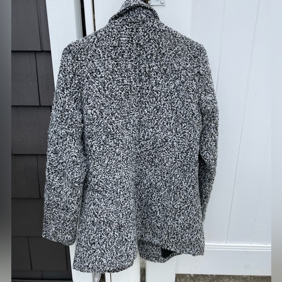 Pea cost black and white - Picture 2 of 3